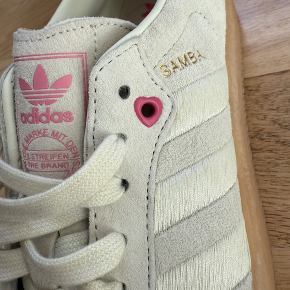 Adidas Sambae Heart Sneakers, size 8.5 - Picture 9 of 10